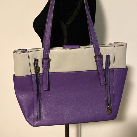 Conceal/Carry Handbag by Damsel in Defense - Picture 3 of 7